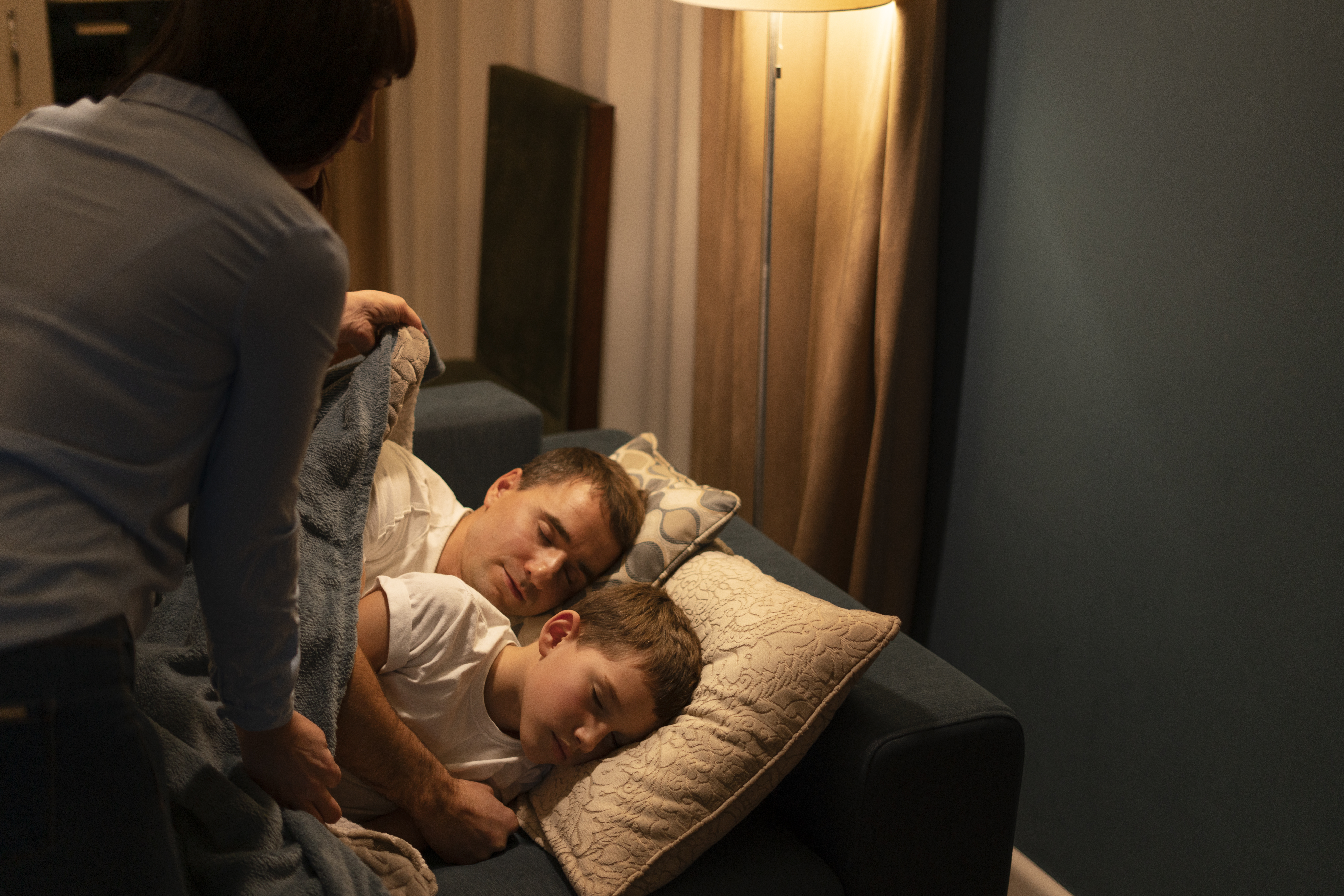 Gérer l'exposition à la lumière pour améliorer votre sommeil et bien-être selon vos horaires.