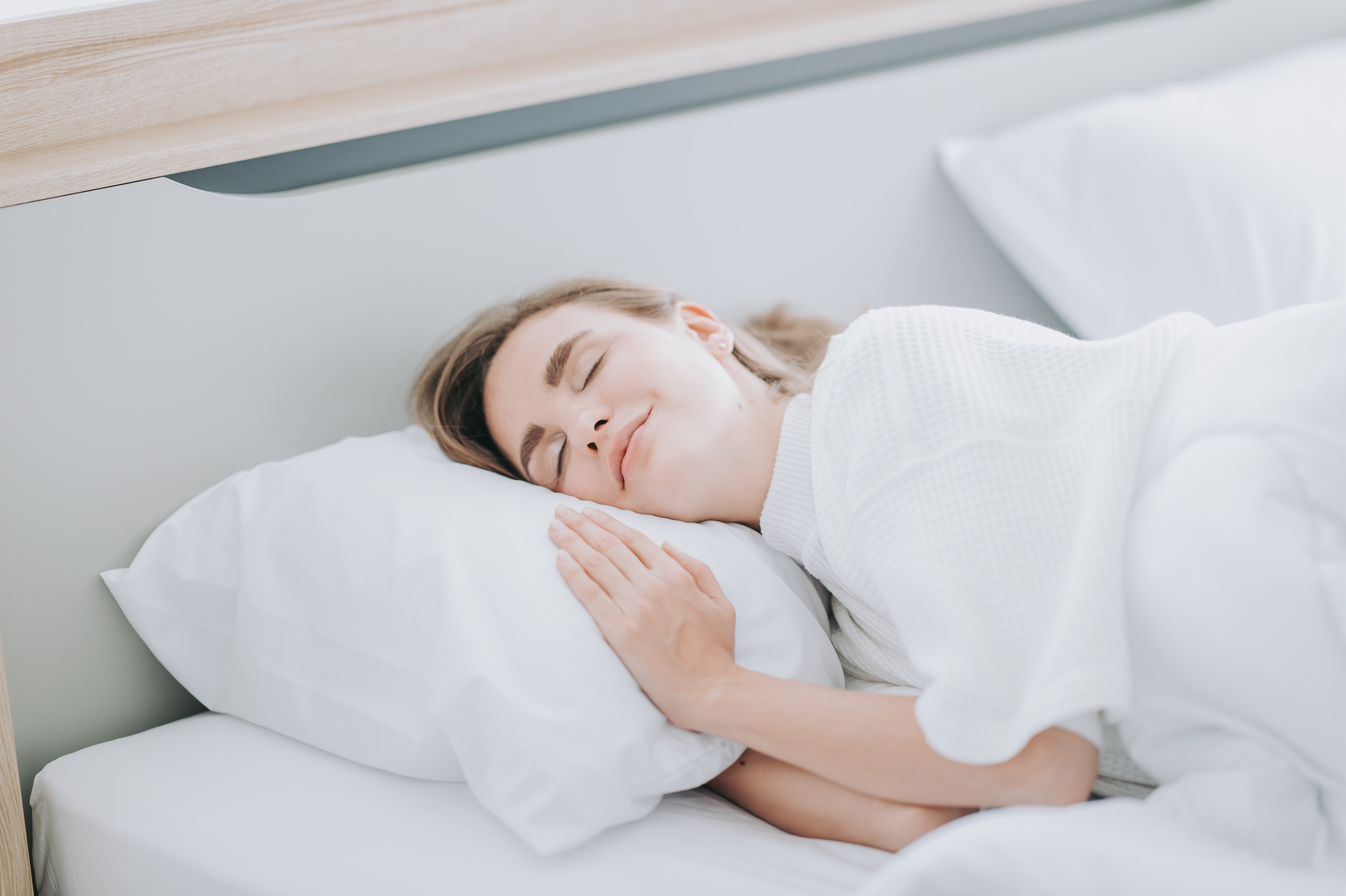 Découvrez comment améliorer la facilité à vous endormir avec des astuces pour un sommeil réparateur et serein.
