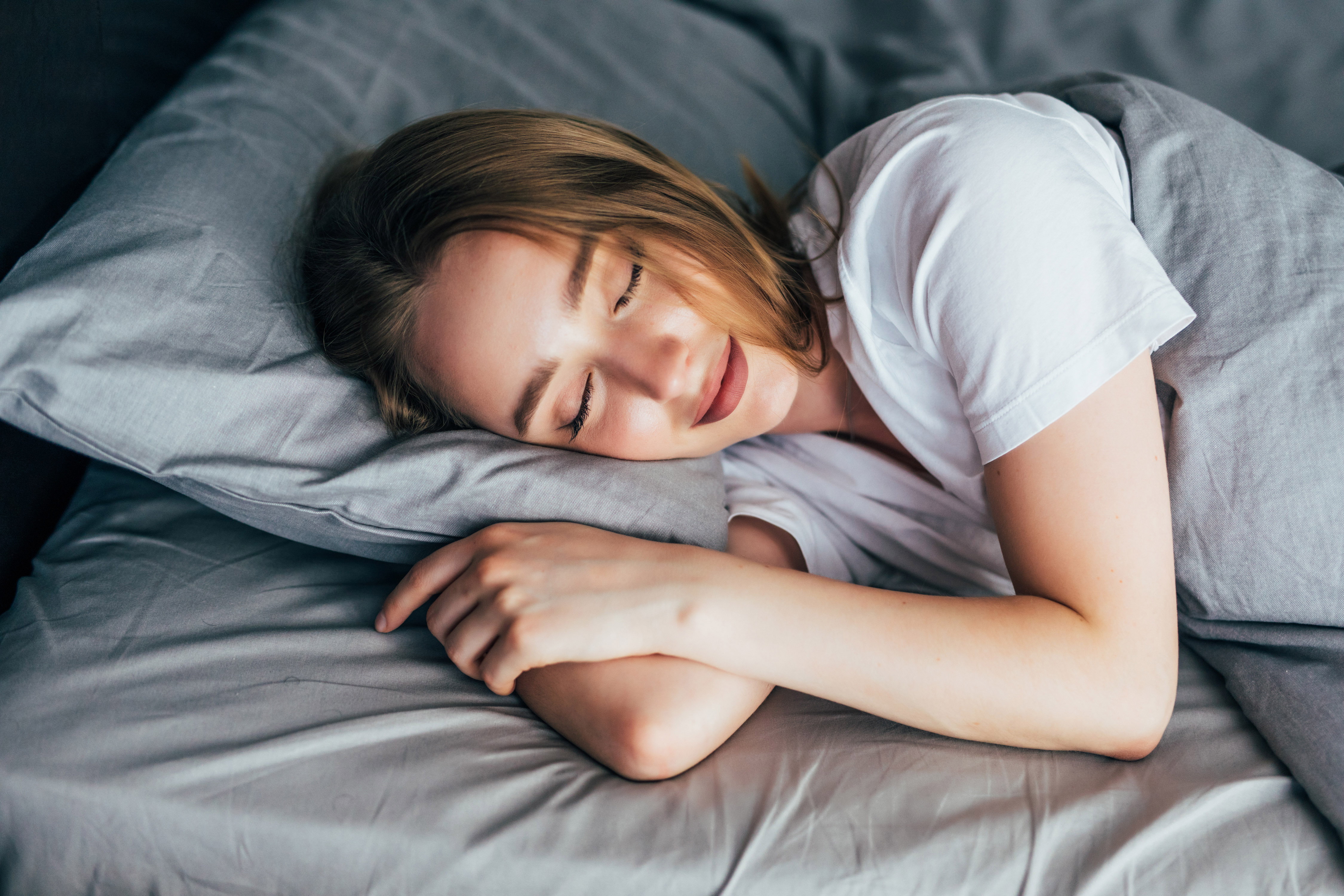 Découvrez les indicateurs d'un sommeil réparateur : réveil spontané, stabilité émotionnelle et énergie matinale. Astuces pour améliorer votre repos.