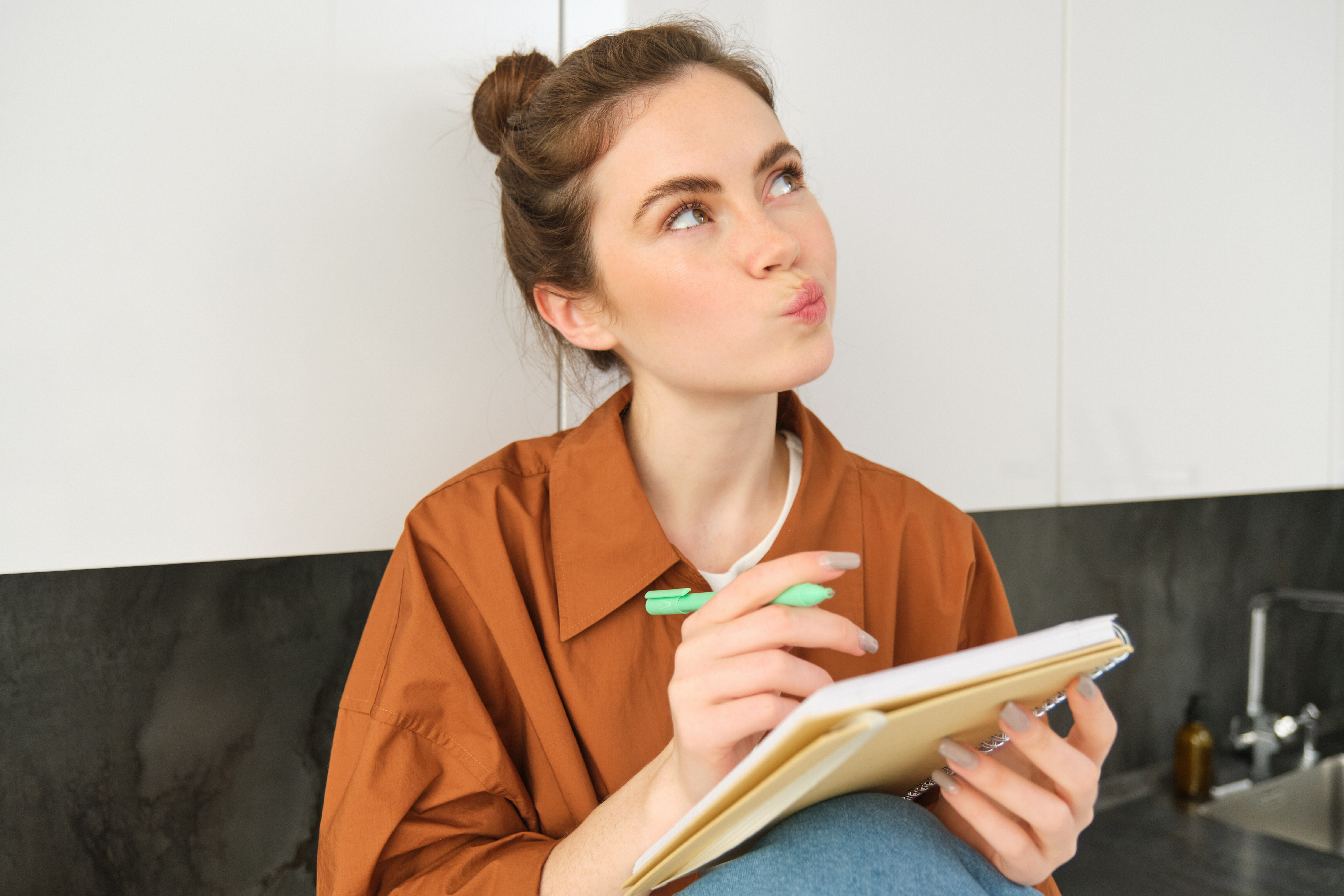 Découvrez les variations individuelles à prendre en compte pour adapter votre bien-être physique et mental. Hérédité, activité et sommeil expliqués.